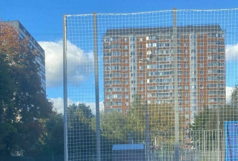 Монтаж заградительной спортивной сетки на объекте г. Москва, Школа 1413