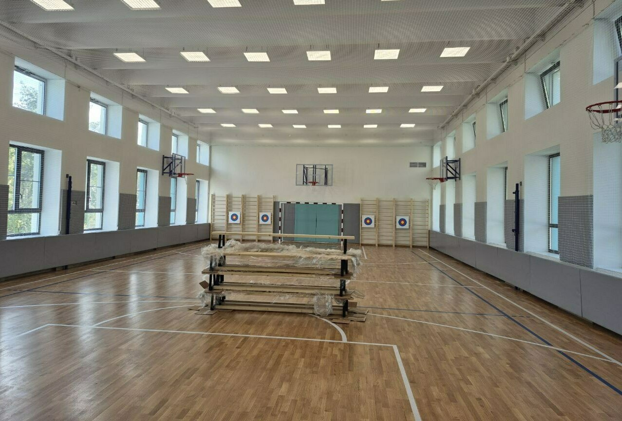 Монтаж заградительной спортивной сетки на объекте ул. Медынская, д. 9А