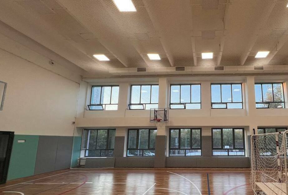 Монтаж заградительной спортивной сетки на объекте ул. Краснодонская, д. 40