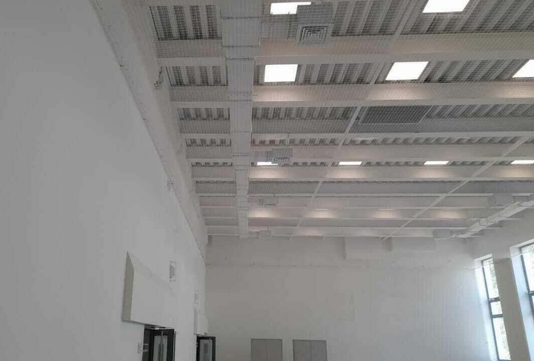 Монтаж заградительной спортивной сетки на объекте ул. Веерная, д. 38, корп. 2