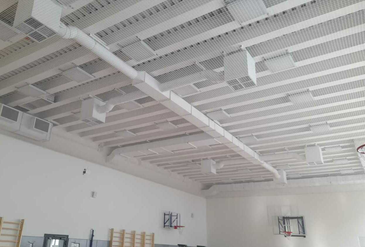 Монтаж заградительной спортивной сетки на объекте наб. Нагатинская, д. 56