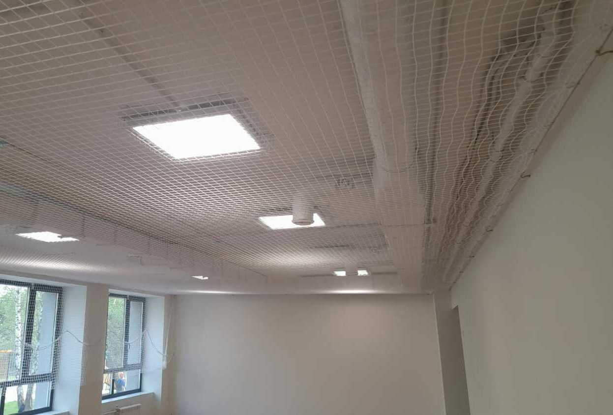 Монтаж заградительной спортивной сетки на объекте пр-д Карамзина, д. 9, корп. 3