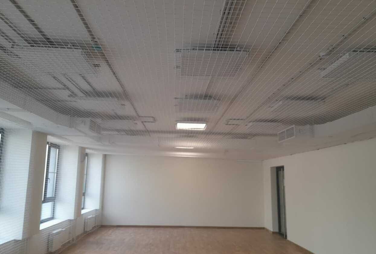 Монтаж заградительной спортивной сетки на объекте ул. Осенняя, д. 8, корп. 1