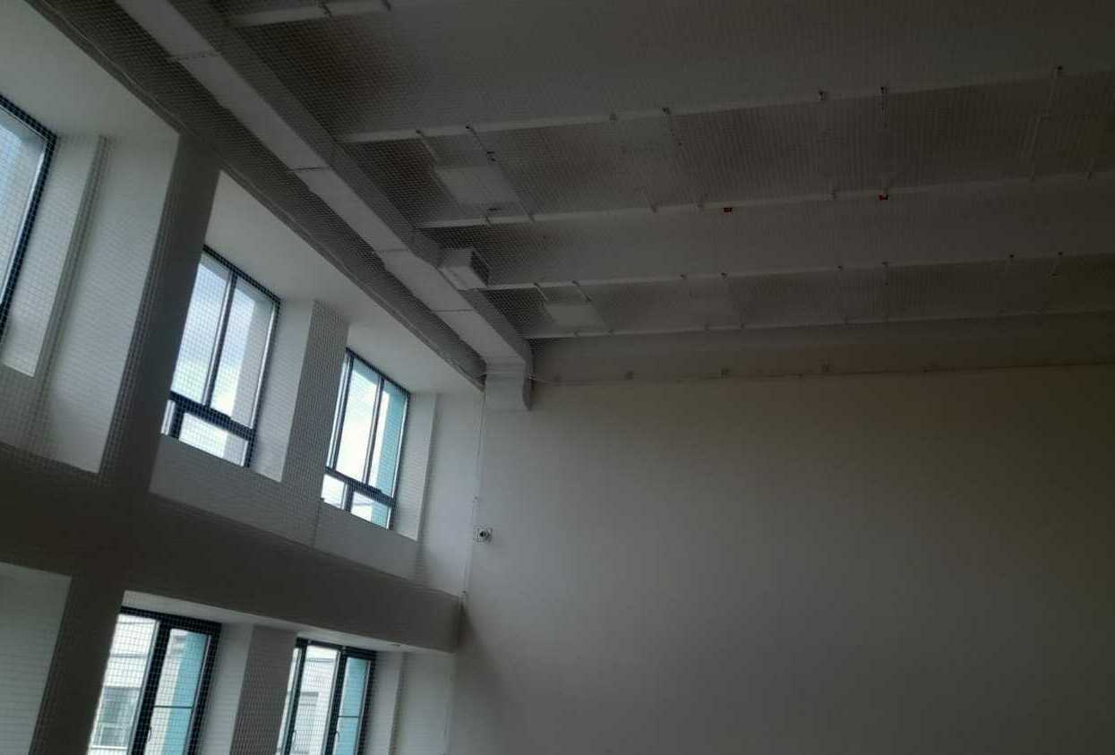 Монтаж заградительной спортивной сетки на объекте ул. Осенняя, д. 8, корп. 1