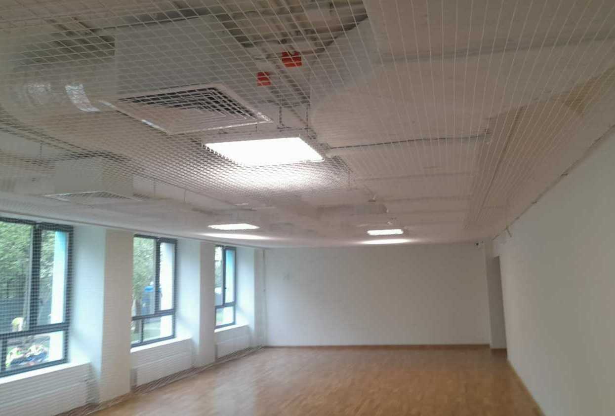 Монтаж заградительной спортивной сетки на объекте б-р Филевский, д. 3, корп. 2