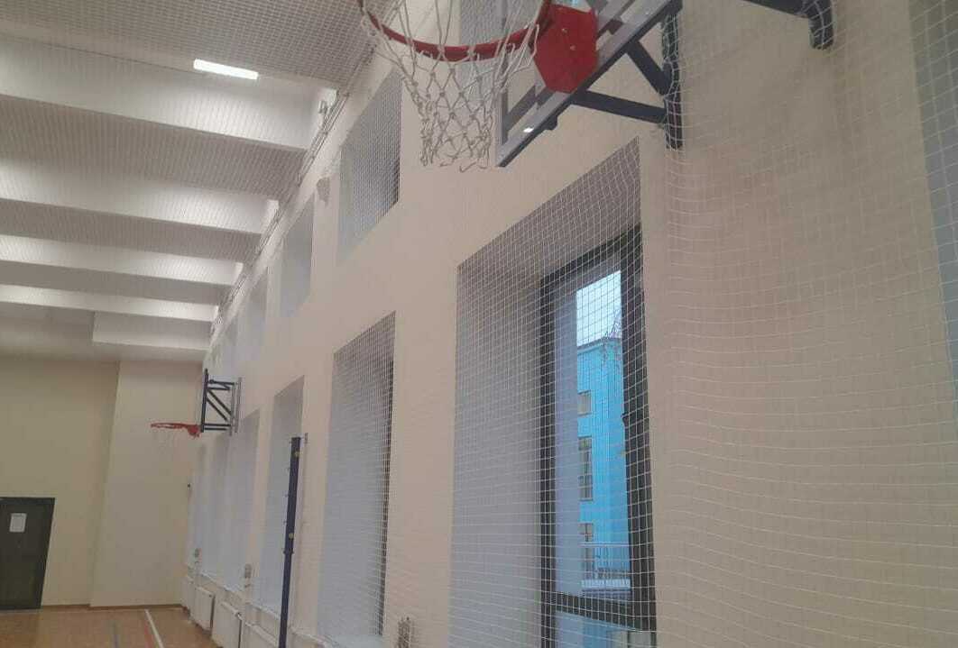 Монтаж заградительной спортивной сетки на объекте ул. Домодедовская, д. 44, корп. 2