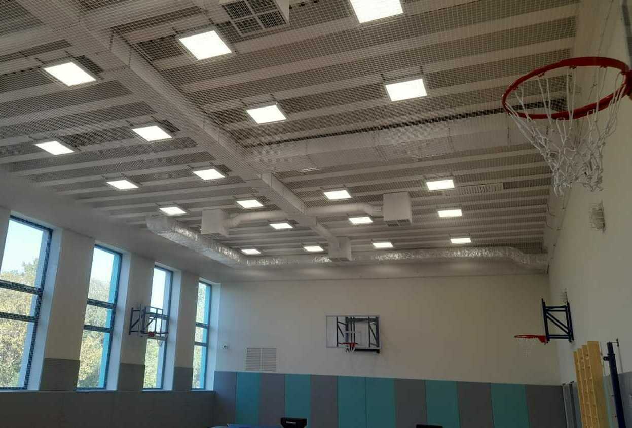 Монтаж заградительной спортивной сетки на объекте наб. Нагатинская, д. 56