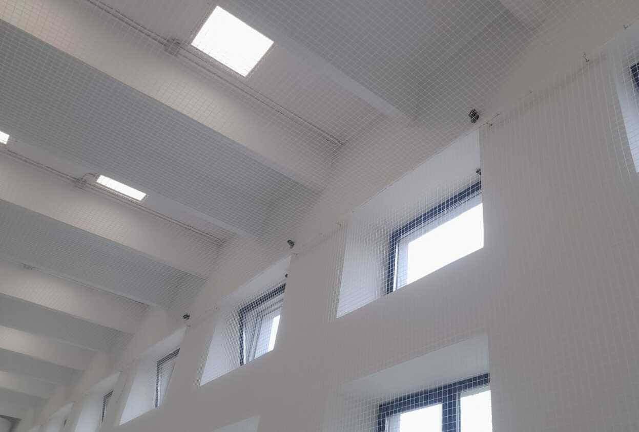 Монтаж заградительной спортивной сетки на объекте г. Москва, ул. Первомайская, д. 65