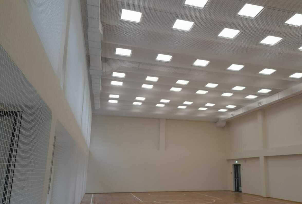 Монтаж заградительной спортивной сетки на объекте г. Москва, ул. Плещеева, д. 26А