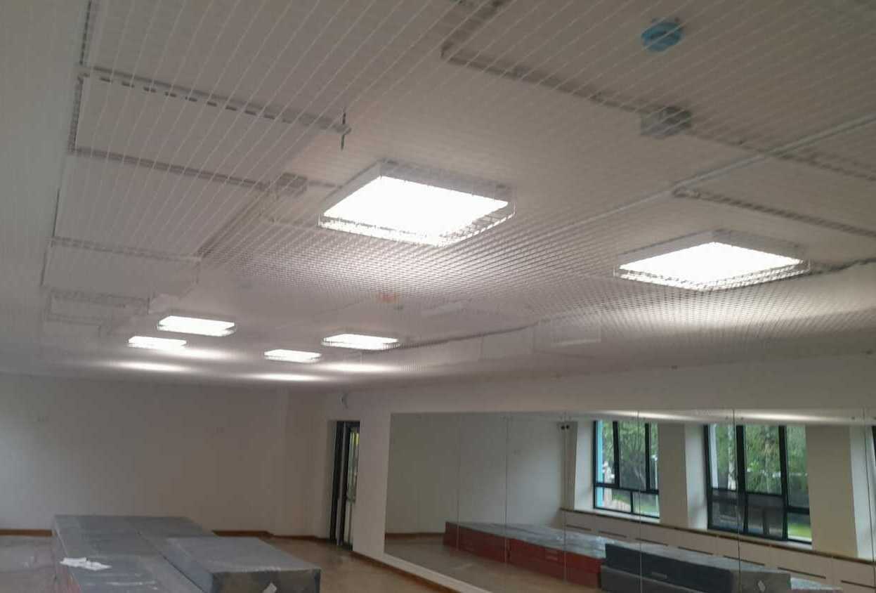 Монтаж заградительной спортивной сетки на объекте Строгинский б-р, д.14, к.5