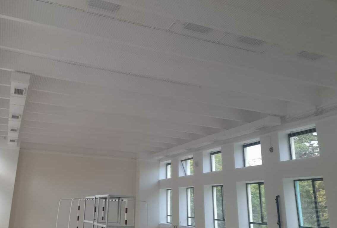 Монтаж заградительной спортивной сетки на объекте г. Москва, ул. Стартовая, д.27, корп.3