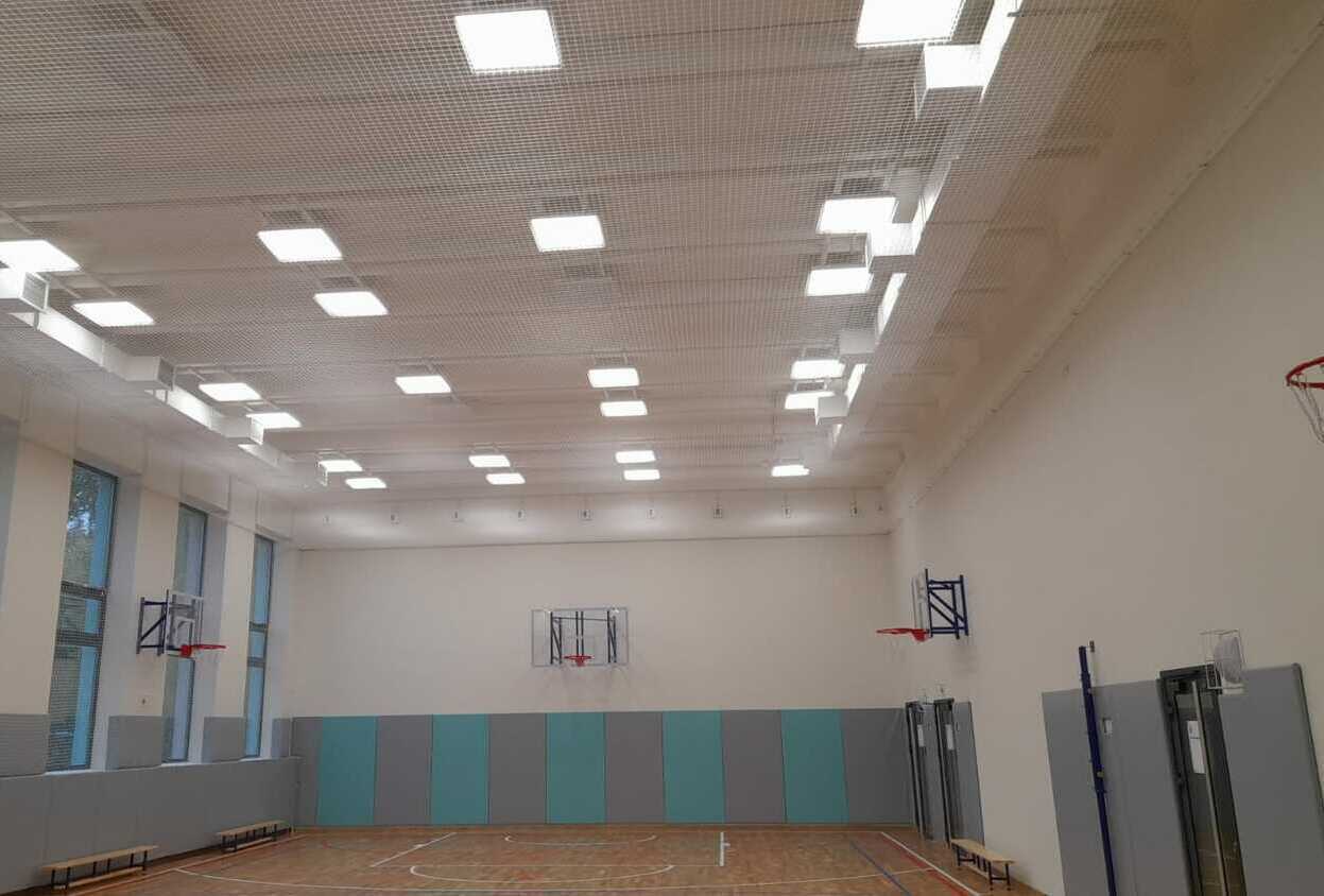 Монтаж заградительной спортивной сетки на объекте пр-кт Федеративный, д. 27