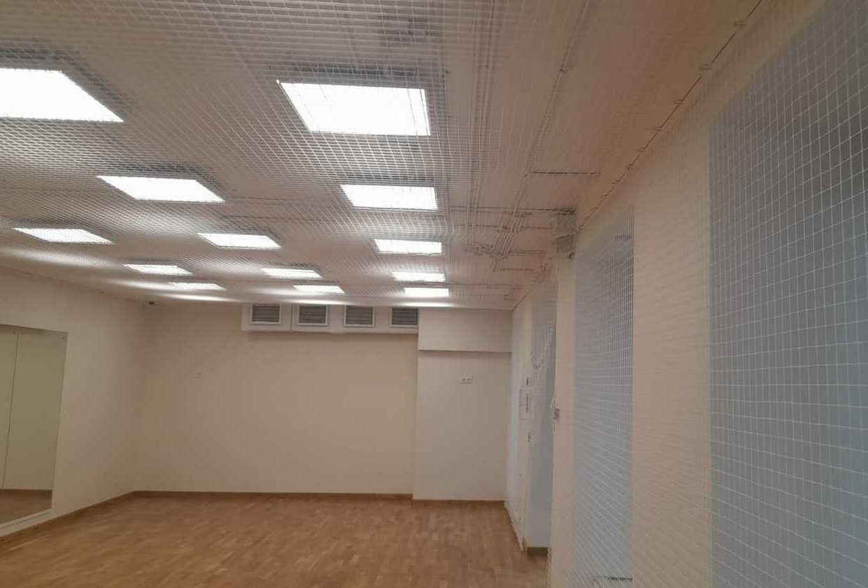 Монтаж заградительной спортивной сетки на объекте г. Москва, ул. Стартовая, д.27, корп.3