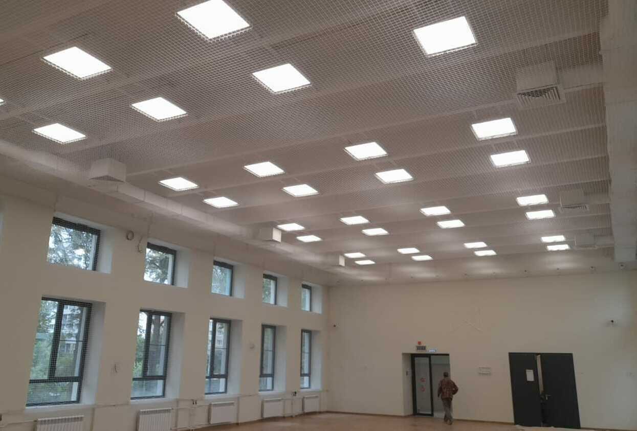 Монтаж заградительной спортивной сетки на объекте г. Москва, ул. Планерная, д. 5, корп. 2