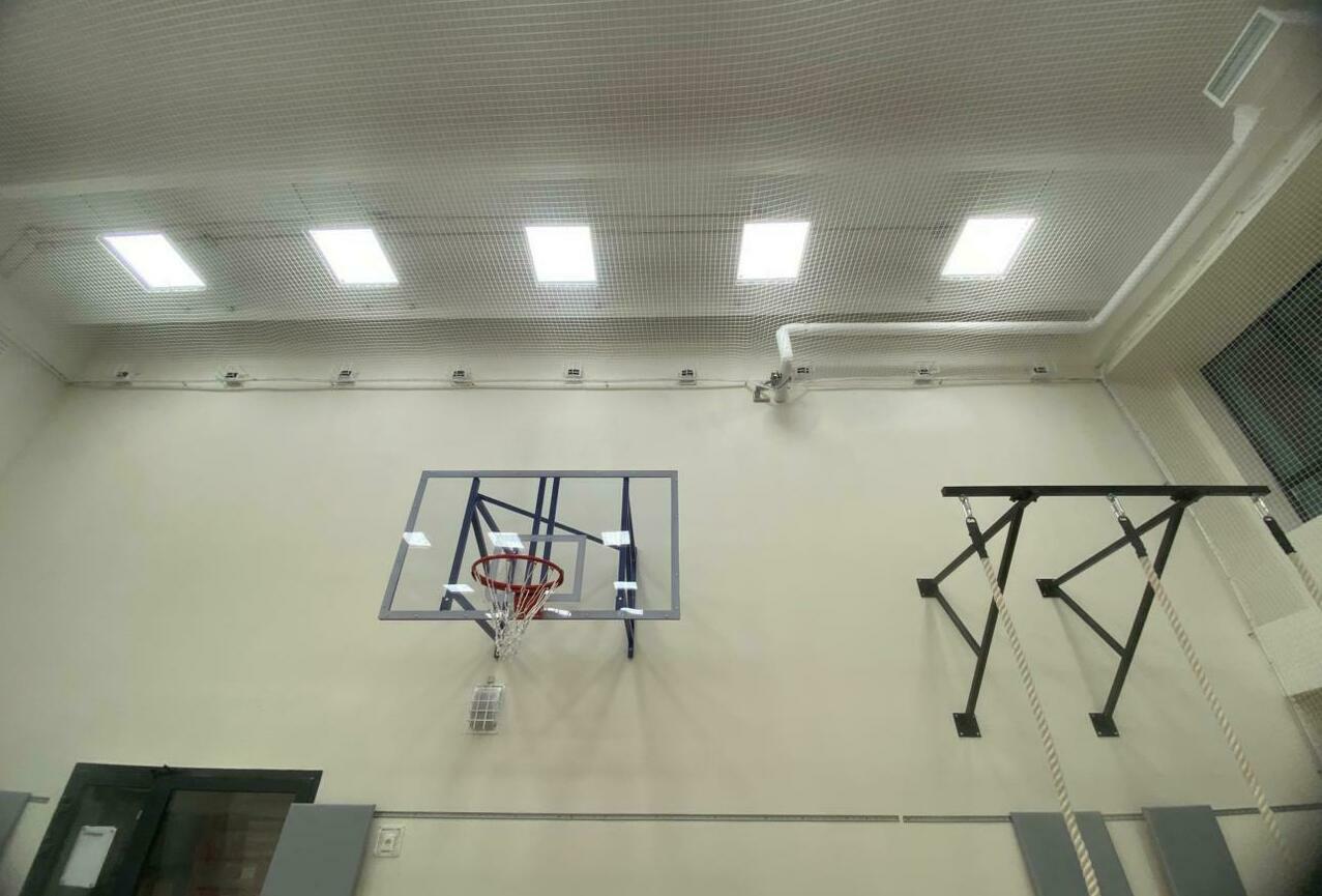 Монтаж заградительной спортивной сетки на объекте пр-д Шенкурский, д. 8Г