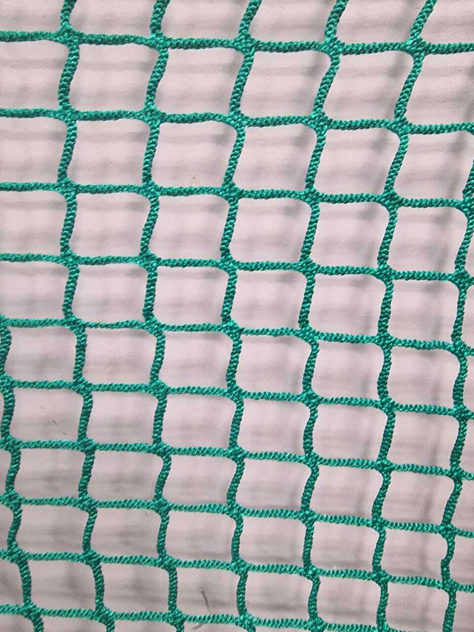 Заградительная спортивная сетка с ячейкой 20 мм зелёная