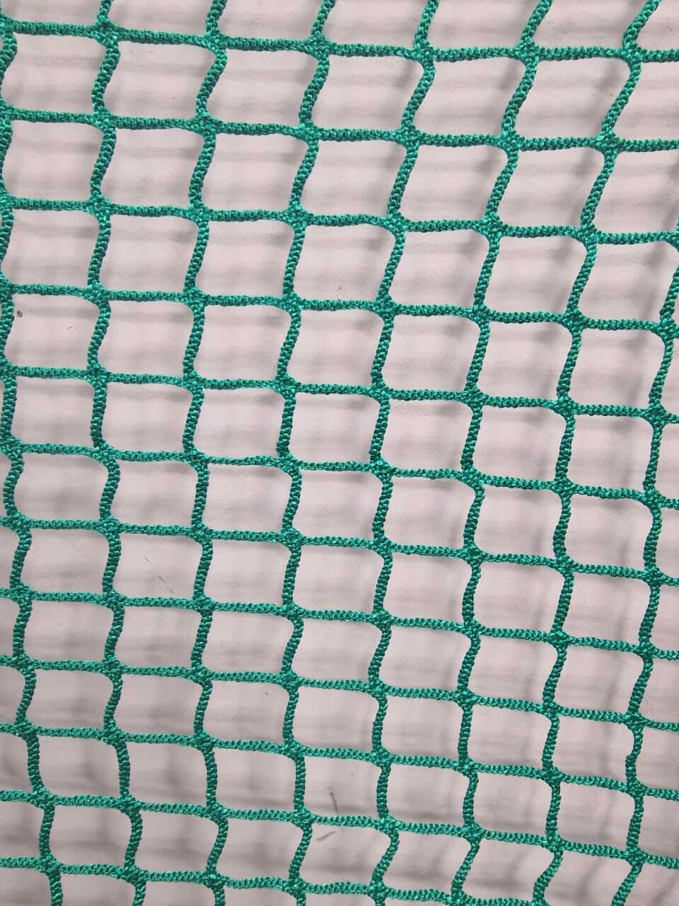 Заградительная спортивная сетка с ячейкой 20 мм 